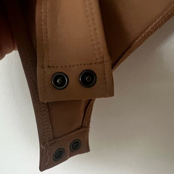 EXPRESS Bodysuit V Neck Sleeveless Tan/ Light Brown. Size Large - Picture 7 of 10